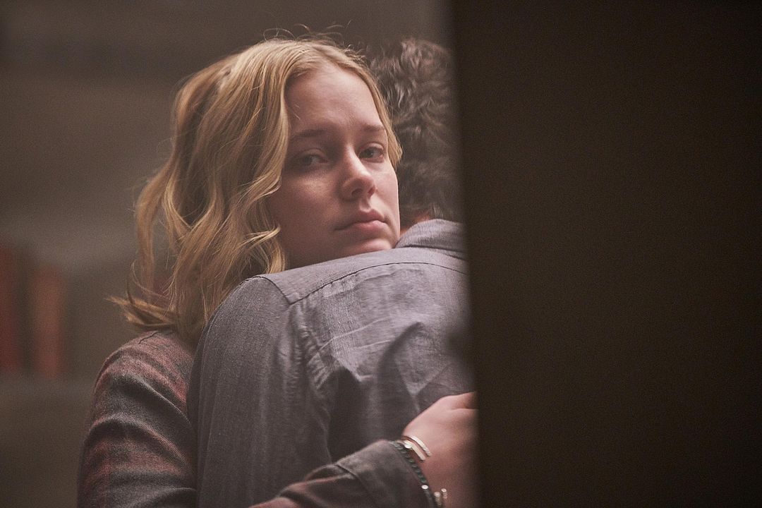 You : Affiche Elizabeth Lail