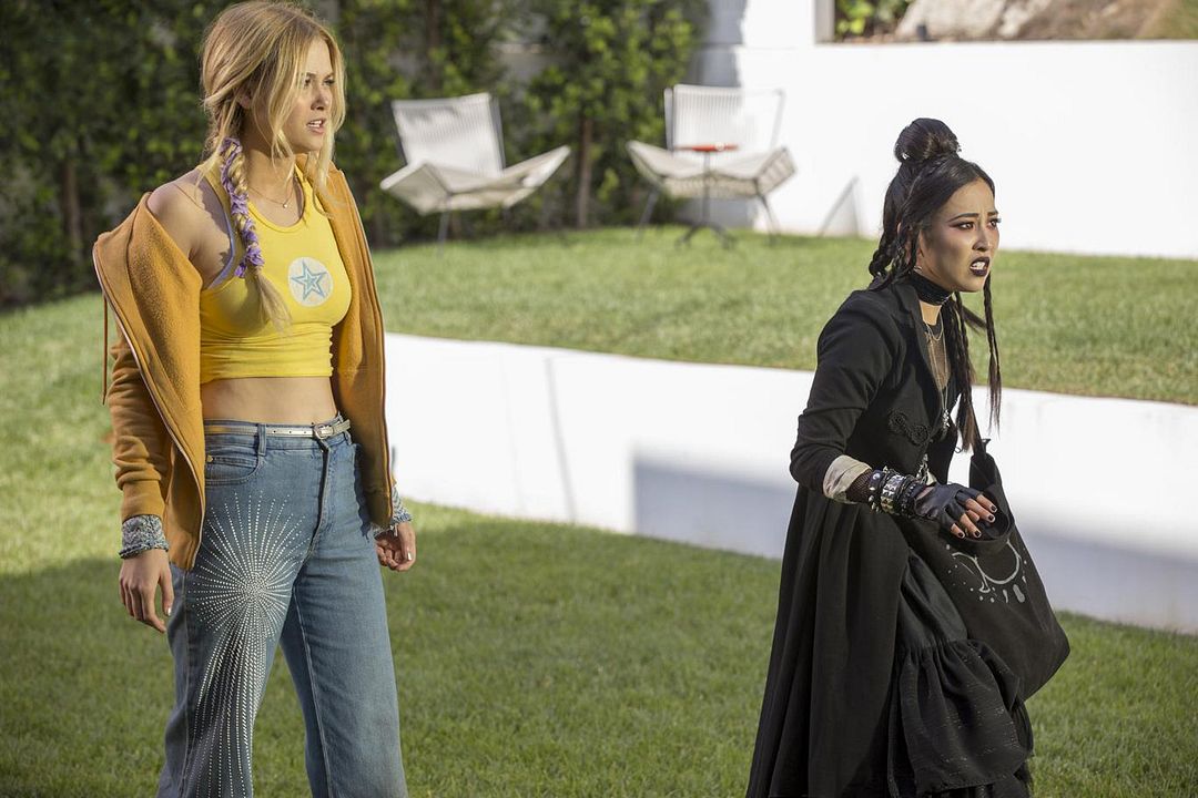 Marvel's Runaways : Photo Virginia Gardner, Lyrica Okano