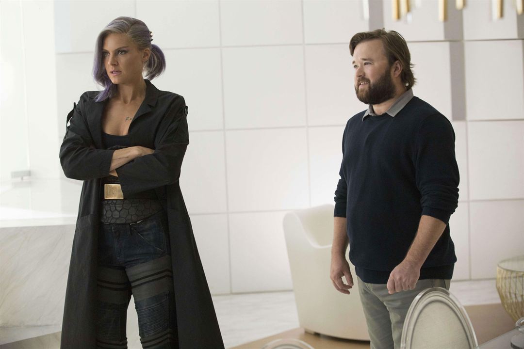 Future Man : Photo Eliza Coupe, Haley Joel Osment