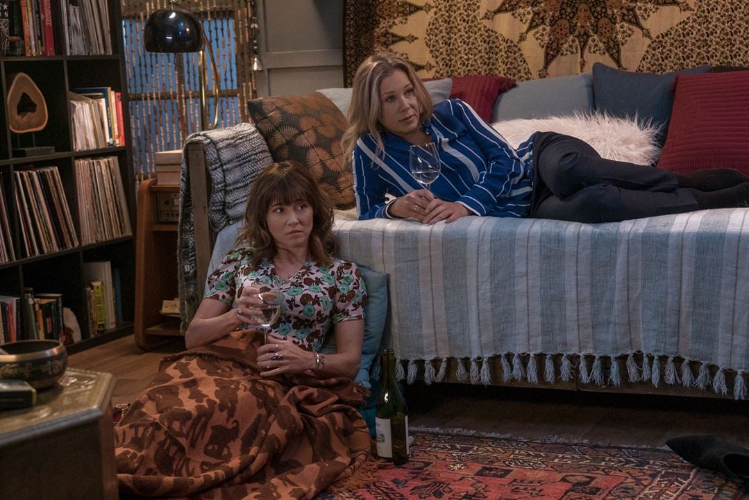 Dead to Me : Photo Linda Cardellini, Christina Applegate