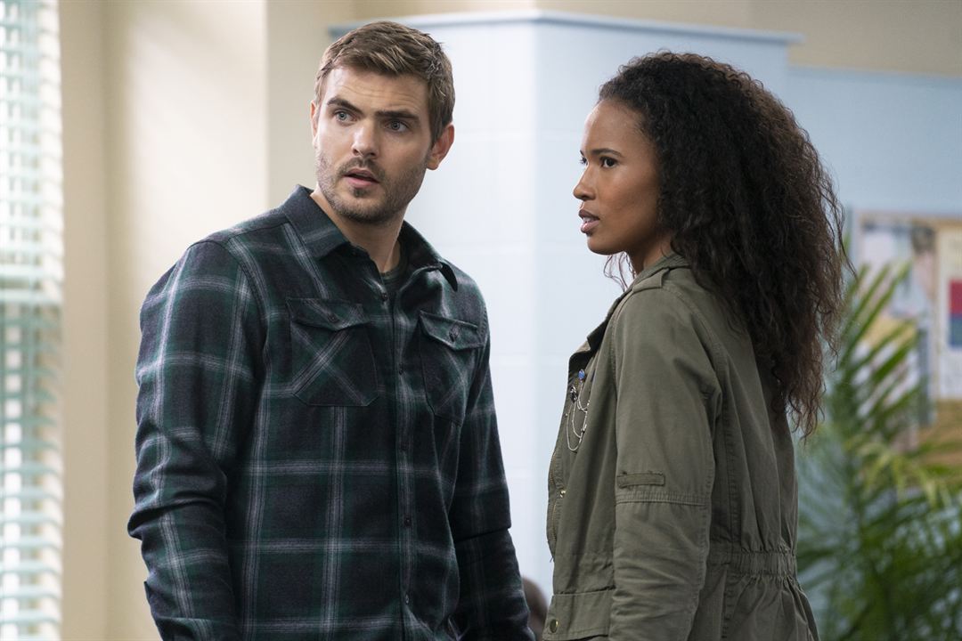 Siren : Photo Fola Evans-Akingbola, Alex Roe