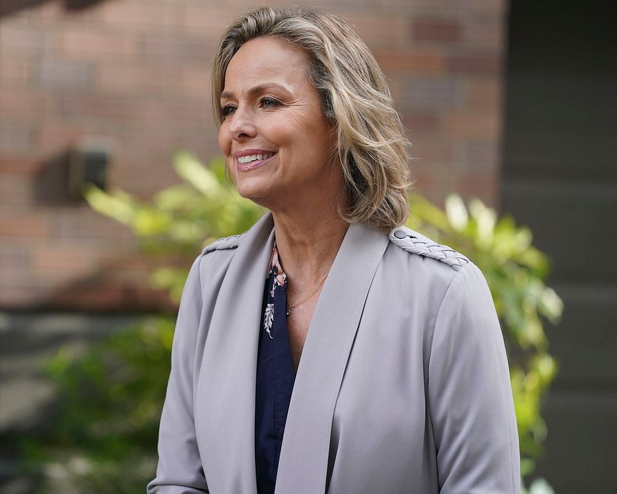 A Million Little Things : Photo Melora Hardin
