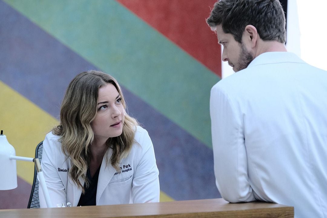 The Resident : Photo Emily VanCamp, Matt Czuchry