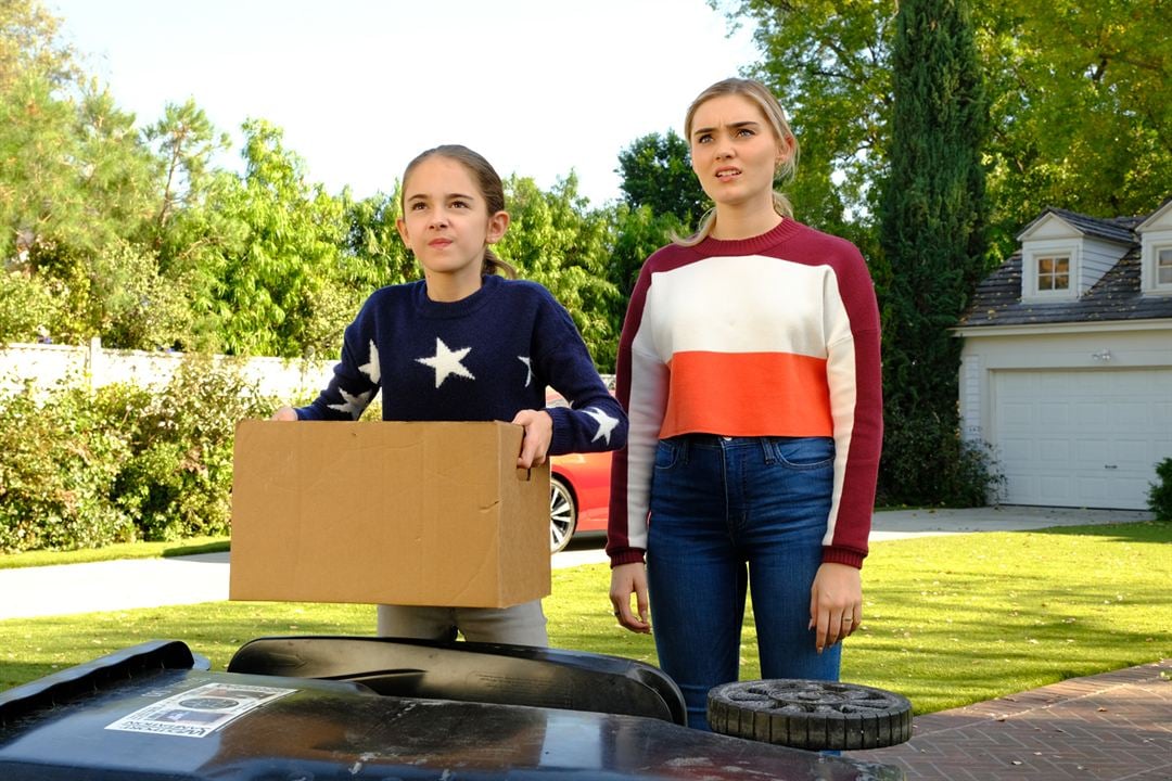 American Housewife (2016) : Photo Meg Donnelly, Julia Butters