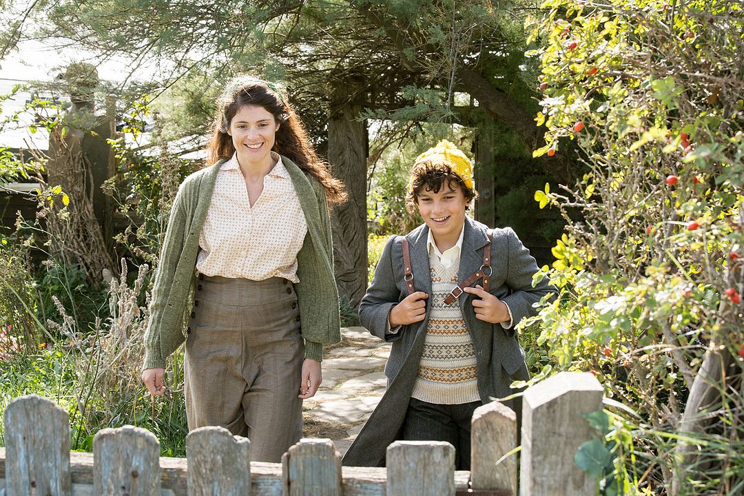Summerland : Photo Lucas Bond, Gemma Arterton