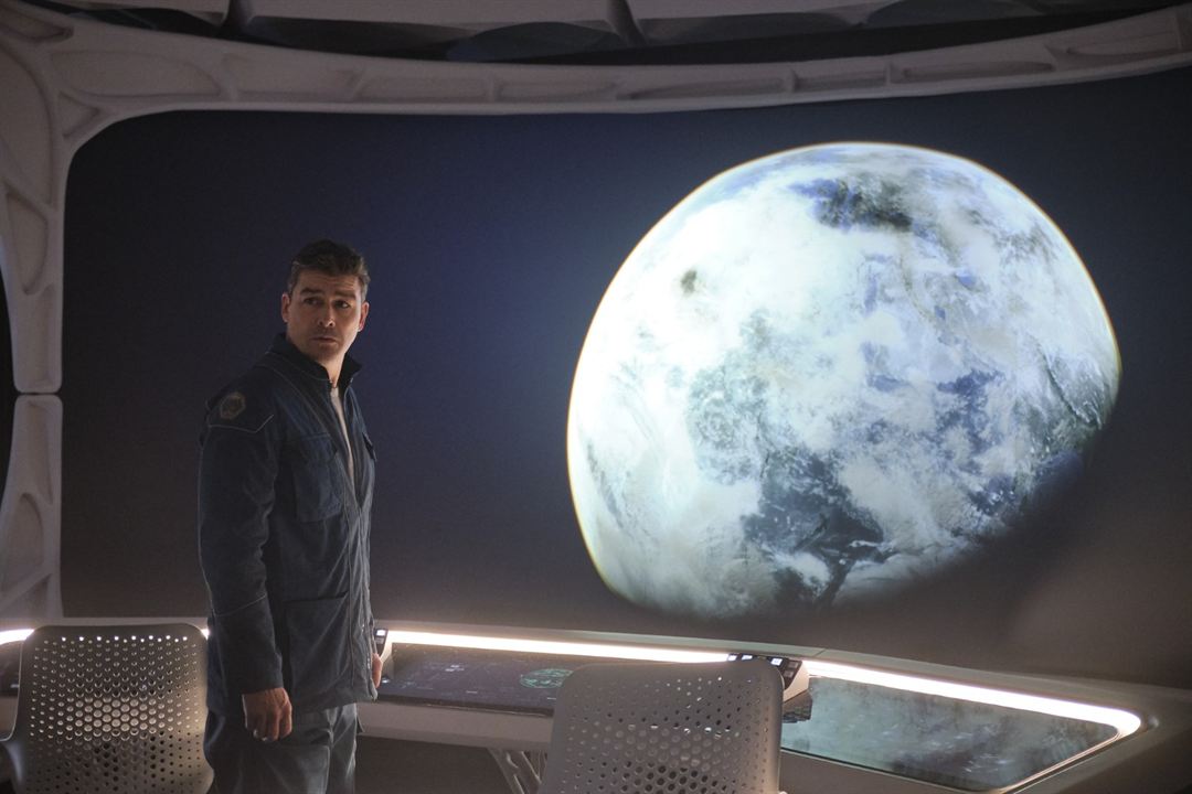 Minuit dans l'univers : Photo Kyle Chandler