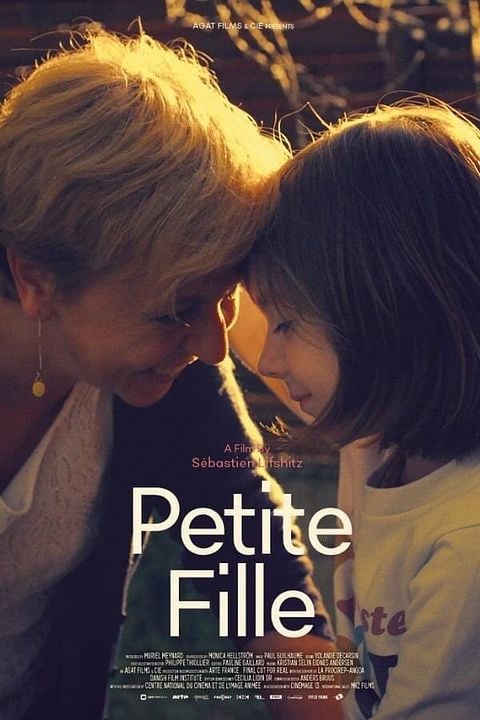 Affiche du film Petite Fille Photo 5 sur 5 AlloCin Affiche du film Petite Fille Photo 5 sur 5 AlloCin
