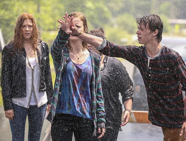 Under The Dome : Photo Mackenzie Lintz, Rachelle LeFevre, Colin Ford