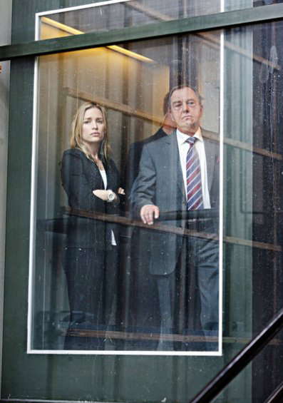 Covert Affairs : Photo Piper Perabo, Gregory Itzin