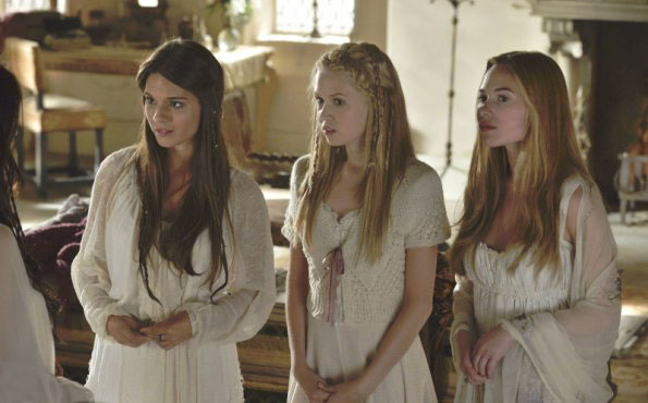 Reign : le destin d'une reine : Photo Jenessa Grant, Celina Sinden, Caitlin Stasey