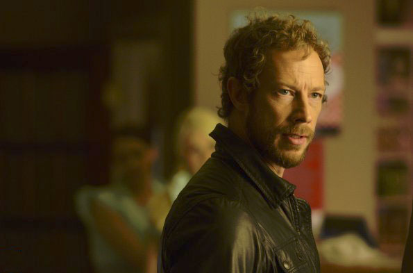 Lost Girl : Photo Kris Holden-Ried