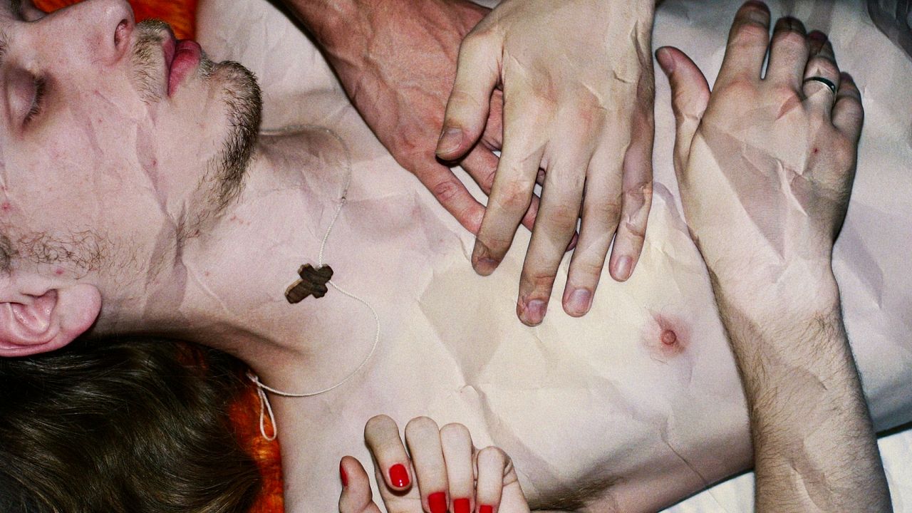 How to Save a Dead Friend : Photo