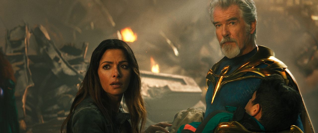 Black Adam : Photo Sarah Shahi, Pierce Brosnan