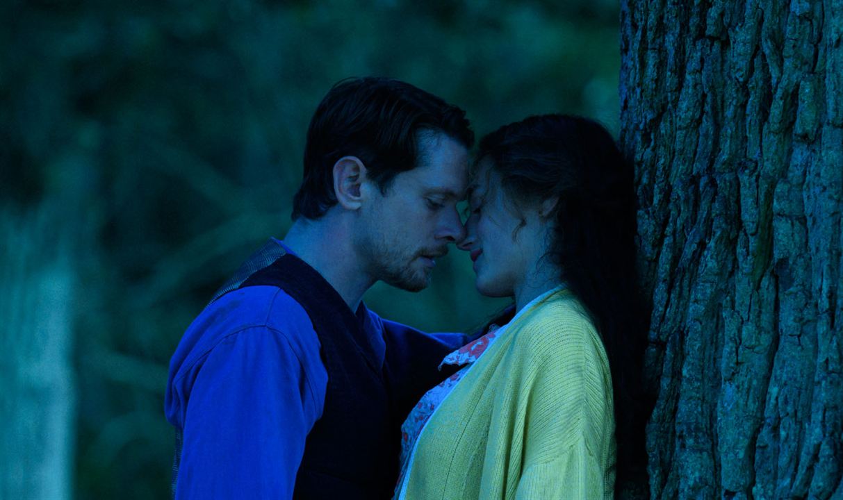 L'Amant de Lady Chatterley : Photo Emma Corrin, Jack O'Connell