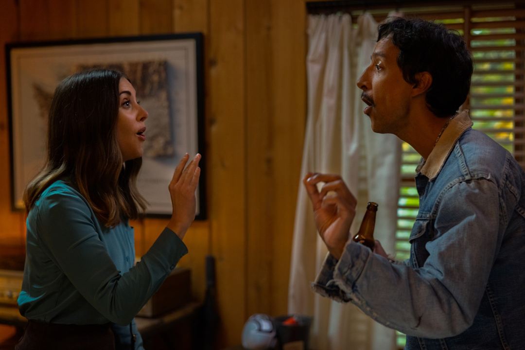 Somebody I Used To Know : Photo Danny Pudi, Alison Brie