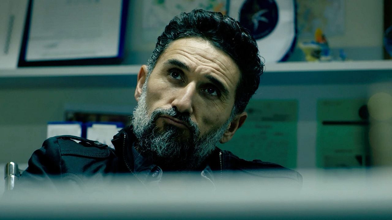 Manayek – Trahison dans la police : Affiche