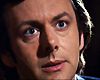 "Pas illégal" - Richard Nixon (Frank Langella) se défend au micro de David Frost (Michael Sheen)...