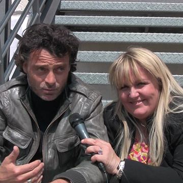 Kiefer Sutherland bloqué et bourré ; Vidéo : Neil Patrick Harris dans "Glee" ; Kate Winslet, à la mode 30's ; "Parenthood" se porte bien; Valérie Damidot sur le tournage de sa série ; Le retour des losers de "Party own"