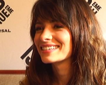 "Terra Nova" repoussée, "Being Human" renouvelée  ;  Le couple de "No Ordinary" va voir ailleurs  ;  Les photos de tournages des pilotes les plus attendus...  ;  Steve Carell sur le départ  ;  On répond à vos questions : "Dr Who", "The Kennedys", "Treme"...  ;  On a rencontré Sarah Shahi de "Facing Kate"  ;  Quand le dessinateur des comics "The Walking Dead" nous parle de la série