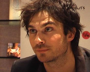 Monte; Carlo, nous voilà !  ;  Ian Somerhalder nous parle de la saison 3 de "Vampire Diaries"  ;  "Cougar Town" pourrait vraiment changer de nom  ;  Retour à la case départ pour les "Esprits Criminels"  ;  Gary Cole dans "True Blood"  ;  Morena Baccarin rejoint "Homeland"  ;  On répond à vos questions : "Pretty Little Liars", "How Not To Live Your Life"  ;  La bande; annonce de la saison 2 de "The Big C"  ;  Rencontre avec les héros de "Being Human US"  ;  Zoom sur les deux nouveautés de l'été d'USA Network