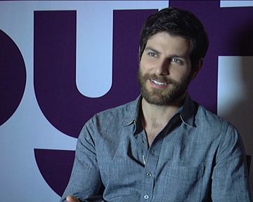 "Bates Motel" et "Vikings" renouvelées, la date de la saison 4 d'"Arrested Development"  ;  TF1 arrête "Julie Lescaut"  ;  Simon Baker nous parle de la quête du "Mentalist"  ;  Premier départ dans "Girls"  ;  Katey Sagal et Sarah Michelle Gellar nous font plaisir  ;  On répond à vos questions : "American Horror Story", "Covert Affairs"  ;  Pleins feux sur la saison 2 de "Grimm" en compagnie de David Giuntoli  ;  Une websérie comique avec le Omar de "The Wire"    ;