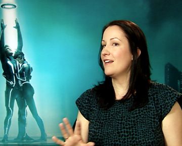 "Réminiscences originales" - Olivia Wilde, le producteur Sean Bailey, le réalisateur Joseph Kosinski, la costumière Christine Bieselin Clark et le concepteur artistique Daniel Simon évoquent les liens créatifs entre les deux films "Tron"...