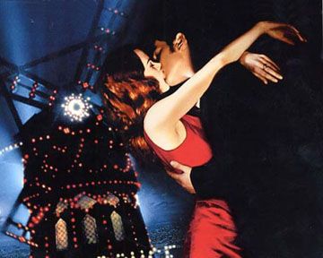 Des danseurs qui se multiplient, des techniciens qui font du cancan, des gants qui changent de mains : Michel & Michel chantent l'amour des gaffes dans "Moulin Rouge"...