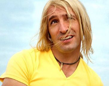 C'est pas l'homme qui prend la vague, c'est la vague qui prend l'homme. Top 5 des surfeurs.