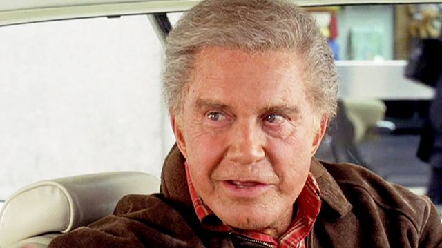 "Bon ben ça y est, je quitte la maison pour voler de mes propres ailes ! T'aurais pas un conseil, p'pa ?"