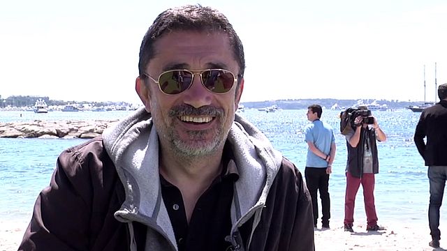 Nuri Bilge Ceylan&nbsp;revient sur la Croisette avec&nbsp;Winter Sleep, en compétition, un film librement inspiré de nouvelles de Tchekov, aux dialogues très littéraires. A notre micro, le cinéaste se confie, entre autres, sur ce qui l'a guidé dans sa démarche...