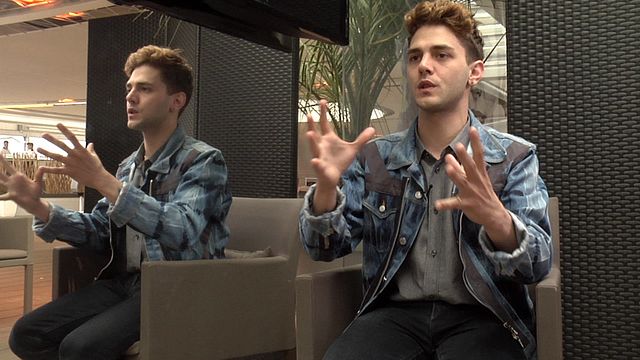 Avec "Mommy", Xavier Dolan fait (enfin) l'unanimité sur la Croisette, qui applaudit le prodige canadien de 25 ans. Au micro d'AlloCiné, le réalisateur confie son enthousiasme et ses désirs sur ce film.