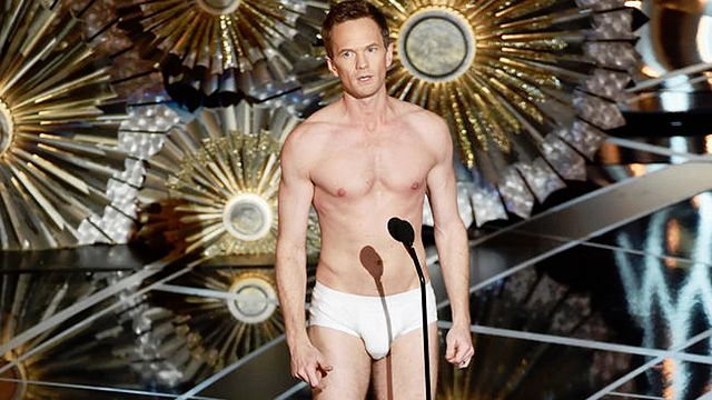 Présentateur des Oscars 2015, Neil Patrick Harris a gratifié l'assistance d'une imitation de Michael Keaton dans "Birdman", arborant un slip kangourou blanc des plus seyants.