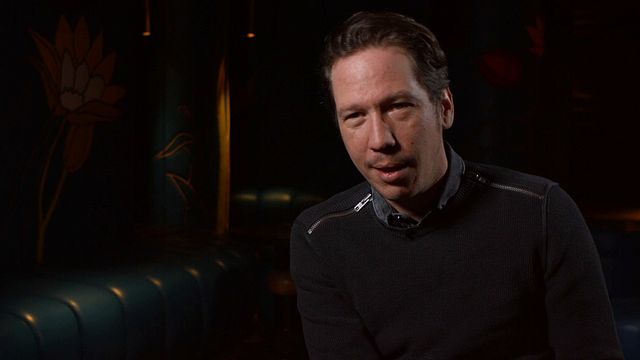 Après L'Astragale et Lost River, Reda Kateb, très présent sur les écrans cette année, sera à l'affiche des Chevaliers blancs, nouveau long métrage de Joachim Lafosse, adapté de l'affaire de l'Arche de Zoé, aux côtés de Vincent Lindon et Louise Bourgoin. Pour AlloCiné, il dévoile les grandes lignes de l'intrigue et son rôle.