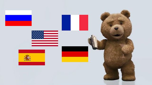 Il a la voix de Seth MacFarlane en VO, de JoeyStarr en VF... mais ça donne quoi Ted en versions espagnole, allemande ou russe ? Découvrez notre mash-up multilingue !