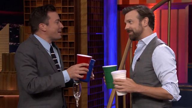 Le Drinko est un jeu qui se joue sur le plateau du Tonight Show de Jimmy Fallon, et dont le but est de faire boire d'étanges mélanges à ses invités...