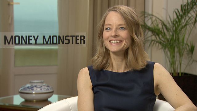 Cinq ans après "Le Complexe du castor", Jodie Foster revient à Cannes avec "Money Monster", sa nouvelle réalisation. Un thriller qu'elle décrit comme "intelligent", aux côtés de son interprète Jack O'Connell, tant il évoque divers sujets de société.