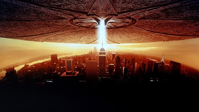 Michel &amp; Michel affrontent la menace extraterrestre et célèbrent à leur façon le jour de l'indépendance !