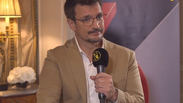 Il est à l'affiche de la nouvelle série de M6 "The Rookie : le flic de Los Angeles".