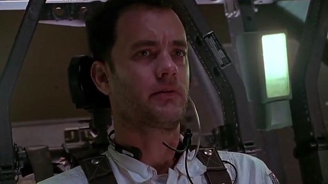 Si l'on compile tout ses films, on pourrait recréer une film qui résumerait parfaitement la vie de Tom Hanks et cela, à travers ses rôles les plus mémorables.